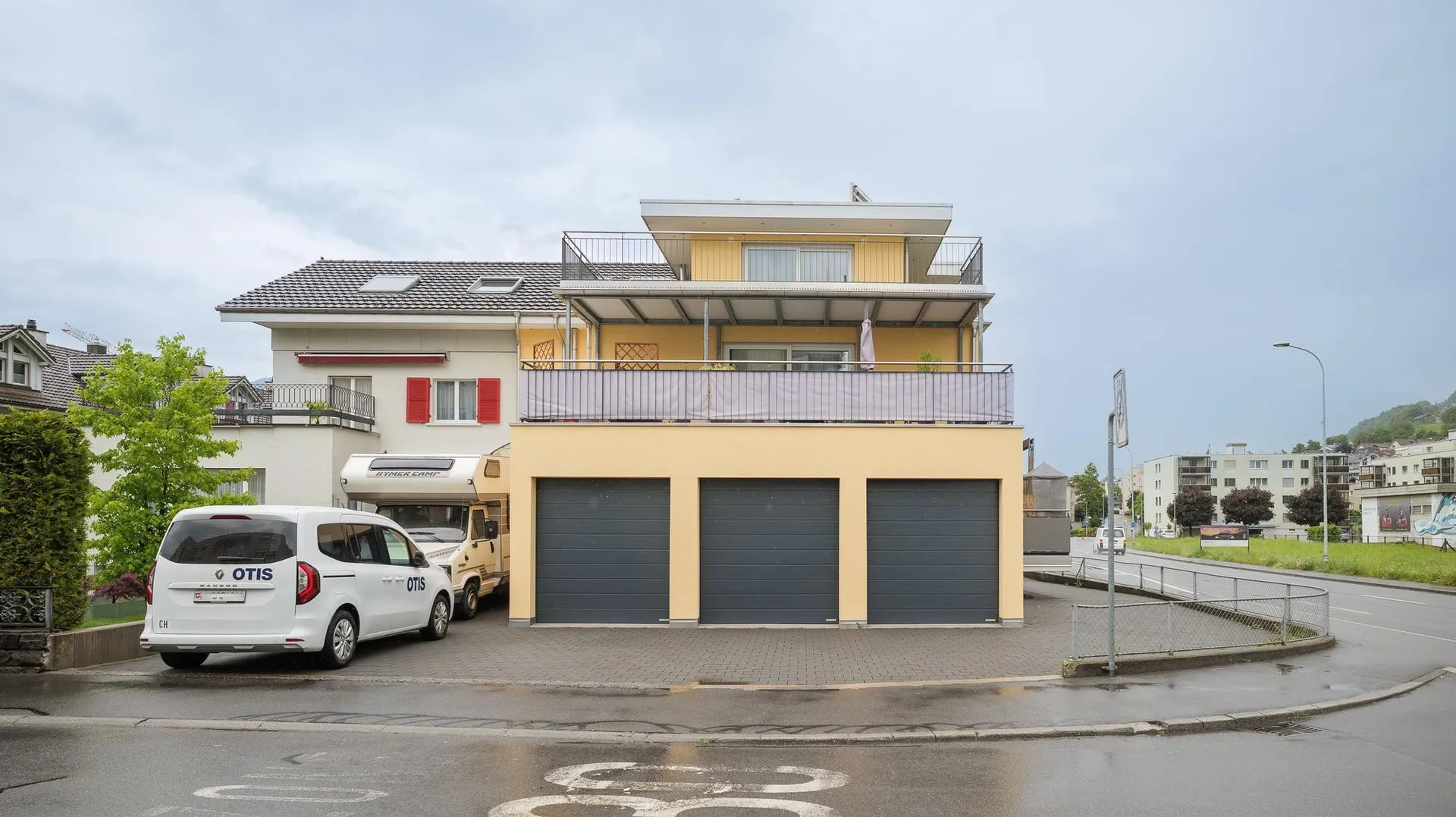 Zentrales MFH mit 3 Einheiten in Buochs - modern, mit Lift