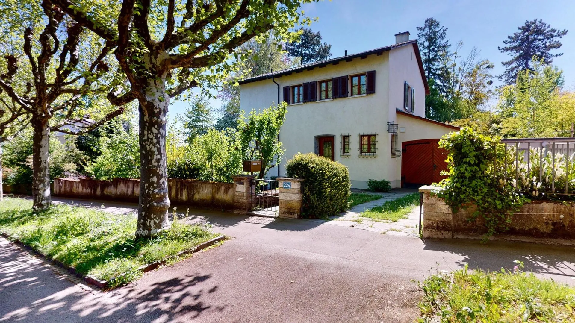 Charmantes Einfamilienhaus mit idyllischem Gartenparadies im begehrten Bruderholzquartier