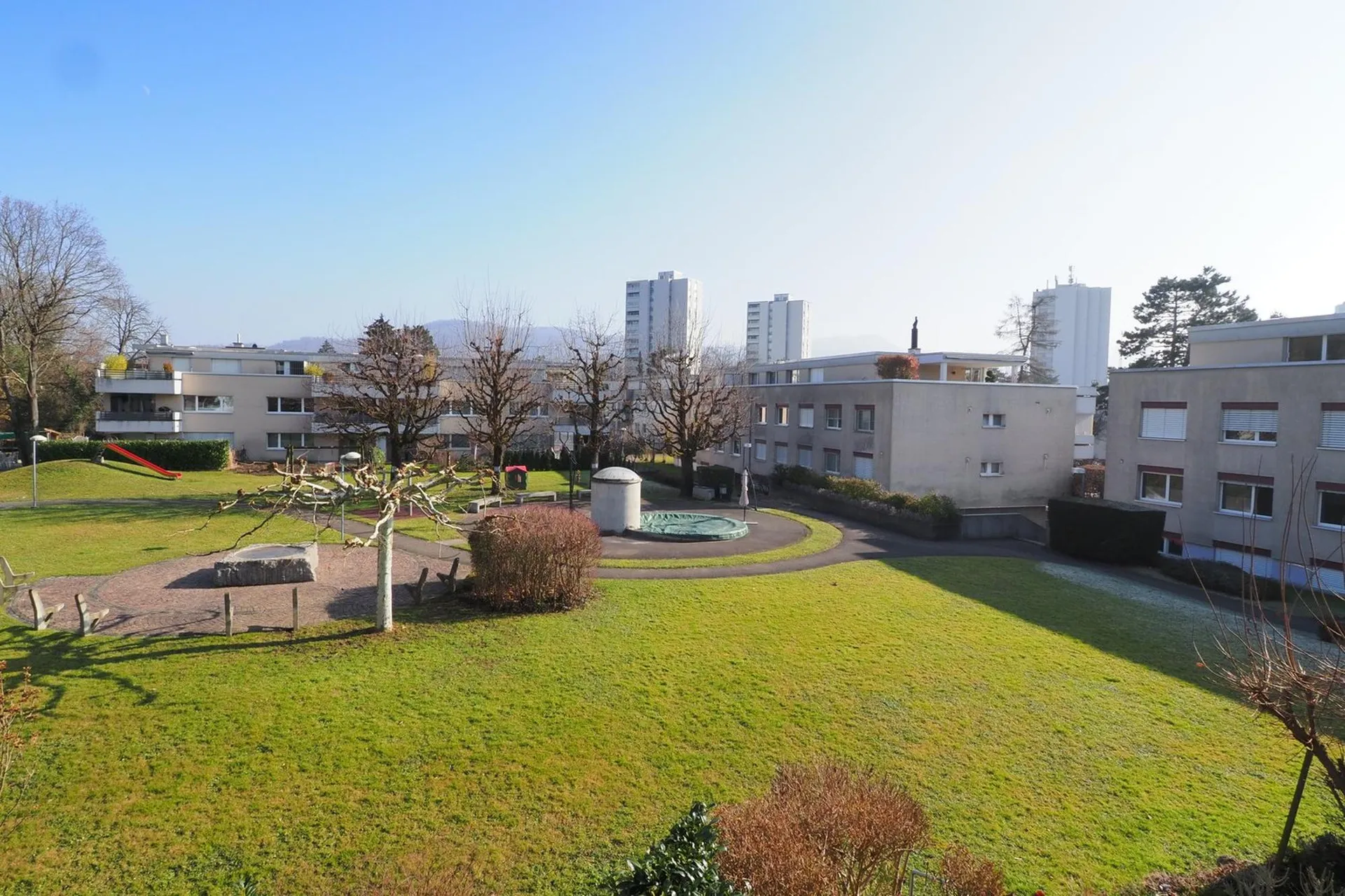 Moderne 3.5-Zimmer-Wohnung mit Balkon in Reinach