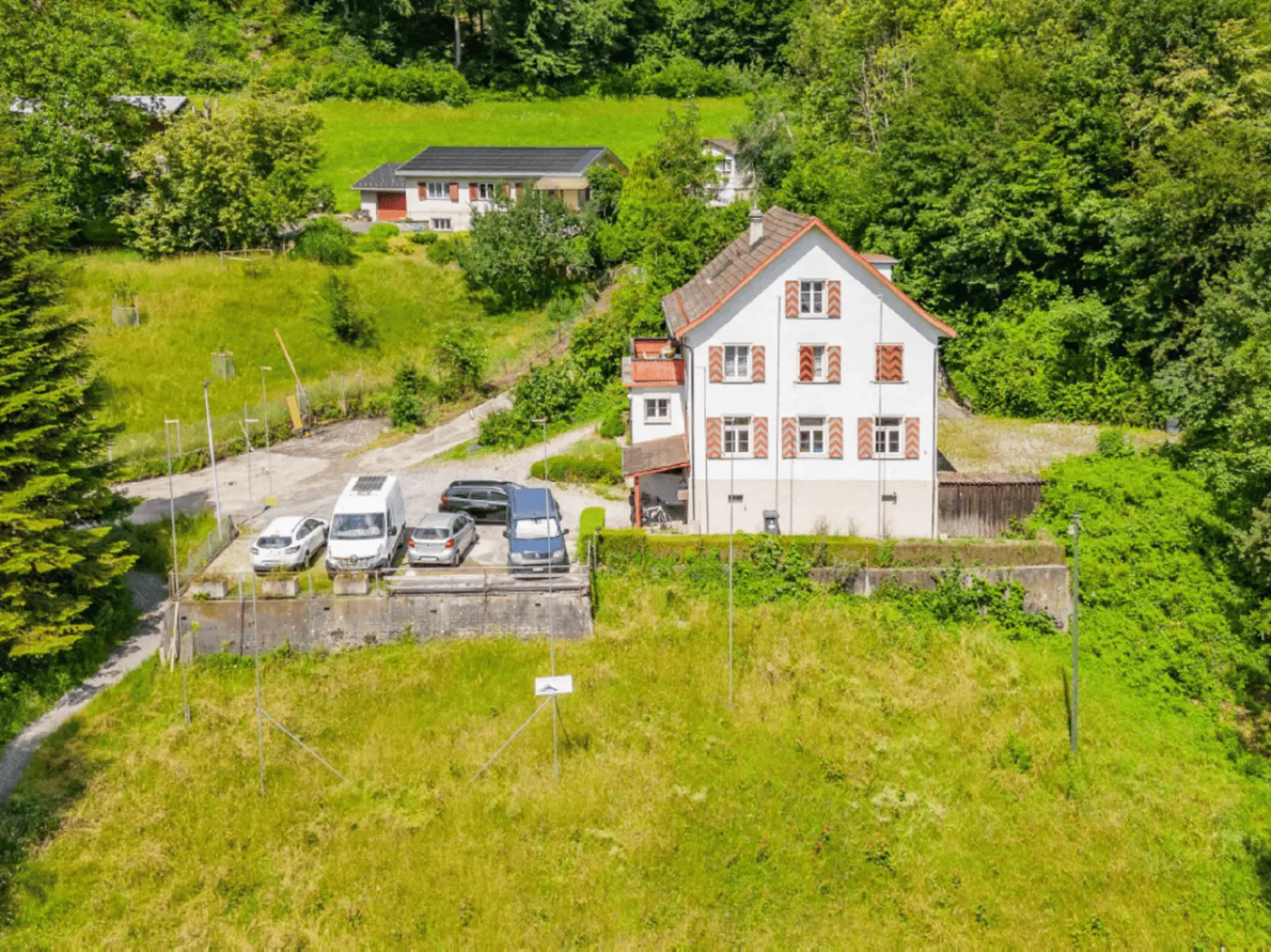 3-Familien-Wohnhaus mit bewilligtem Bauprojekt für 3 zusätzliche Wohnungen